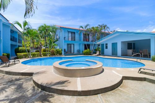Coco Appartement | Coco - Laguna Azul Poolside Condo