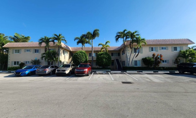 Lighthouse Point Appartement | Coco Palms Apartments By Lowkl