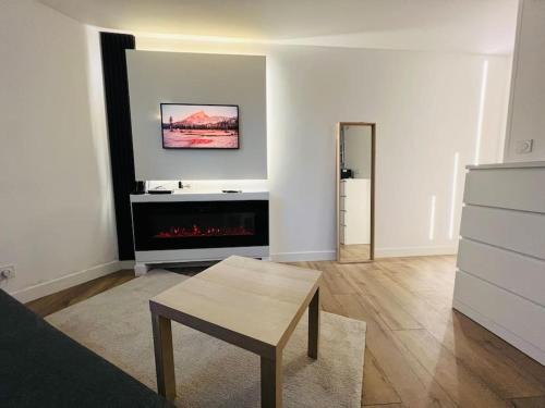 Champigny-sur-Marne Appartement | Cocon cosy entre Paris et Disney - Le Camélia