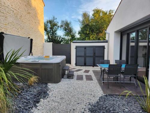 Andilly Maison | Cocon pour 2 avec jacuzzi