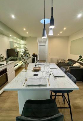 Saint-Genest-Lerpt Appartement | Cocon urbain avec le jardin secret