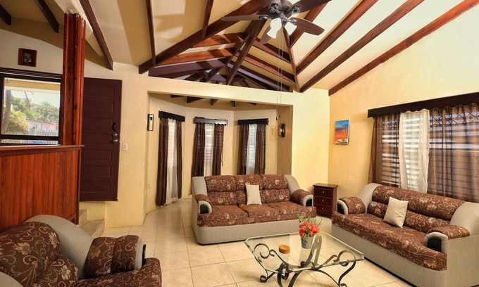 San Ignacio Maison | Coconut Alley @ 21, 18th Street, San Ignacio, Belize, Quiet and Safe