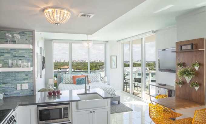 Coconut Grove Appartement | Suite Studio Privé: Hôtel Coconut Grove au 10e étage ... Comprend le parking!