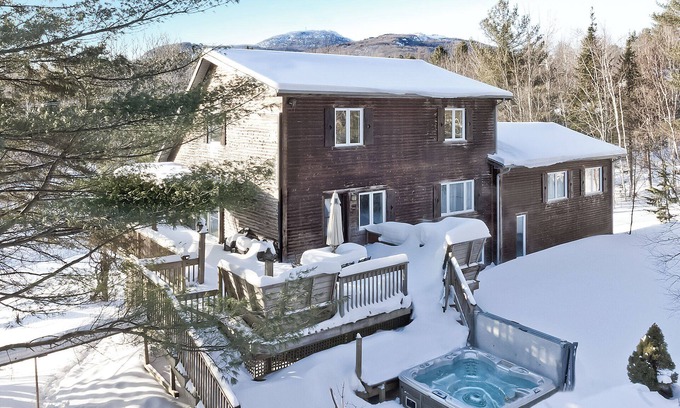 Magog Chalet De Ski | Cocooning and spa Mount Orford ski cottage. Pet-Friendly!
