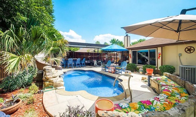 South Arlington Maison | "Cocos" Pool Water Slide Game Room Piano