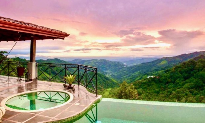 Garabito Villa | Plantation House W Vues spectaculaires sur les montagnes et le Pacifique; Option Tours locaux