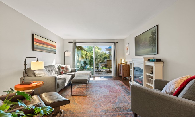 Newberg Maison | Coffey Lane - Wine Country Retreat with King Beds and a Gym