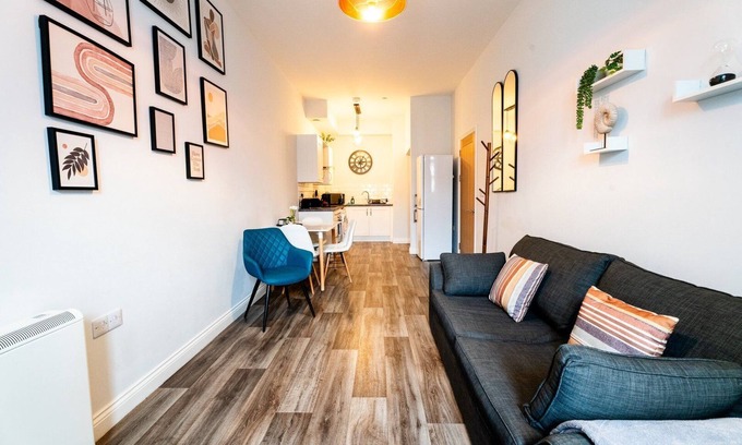 Castle Appartement | Converted Chapel Swansea | King Bed | Sleeps 4.