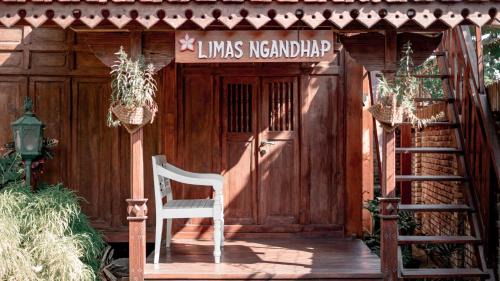 Ngemplak Maison | Cokro Hinggil - Traditional View