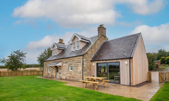 Dalkeith Maison | Coldwells Farmhouse