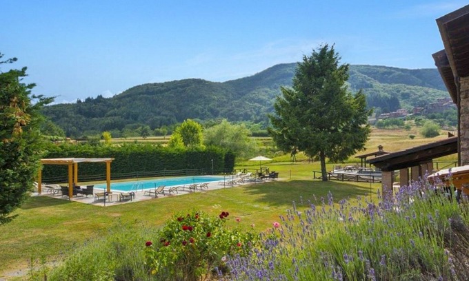 Camporgiano Villa | Collaprico, 8 chambres, 6 salles de bain, piscine privée, WIFI, descendre au village