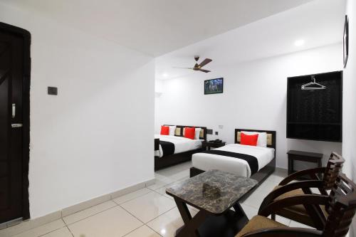 Hyderabad Hôtel | Collection O Mythri Hotel Near By ECIL, AS RAO Nagar, Sainikpuri