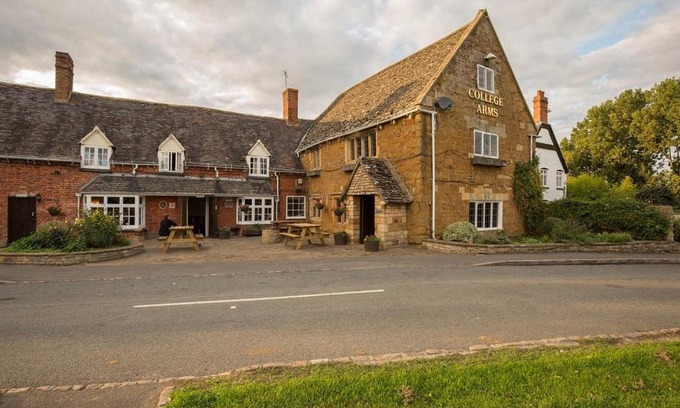 Quedgeley Hôtel | College Arms