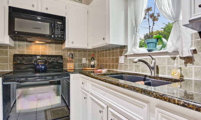 Georgetown Cottage | CHALETS DE LA RUE COLLEGE - QUARTIER CARRÉ DE GEORGETOWN - QUARTIER HISTORIQUE