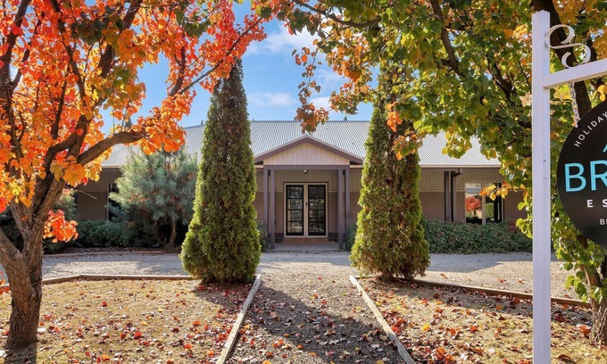Bright Maison | Collins Retreat - Maison 4 chambres avec piscine