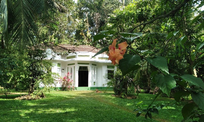 Talalla Maison | Maison coloniale se cacher dans la nature près de la plage Talalla. [Juste 200 m]