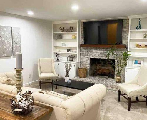 Roswell Maison | Colonial Stay- 7 BR-up to 14 Guests
