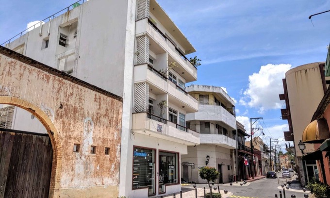San Anton Appartement | Colonial Zone 1BR Apt @Plaza España, bright &clean