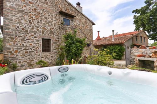 Bagno a Ripoli Appartement | Colonica w/Jacuzzi calda privata