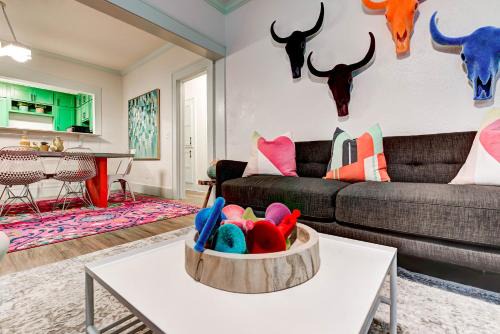 Central Oklahoma City Maison | Color Pop Cottage - Half mile from Plaza district