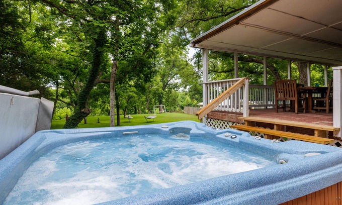 Cedar Creek Maison | Colorado River Banks Estate