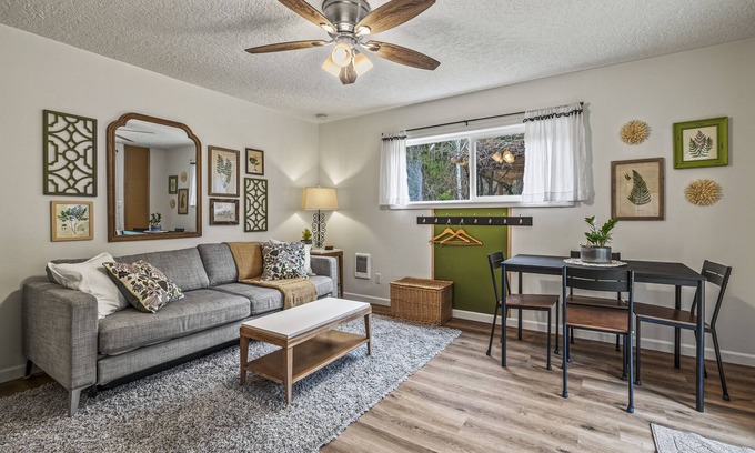 Sherwood - Tualatin North Appartement | NEW! Colorful and Fun Getaway for Four - Unique Northwest Vacation Rentals