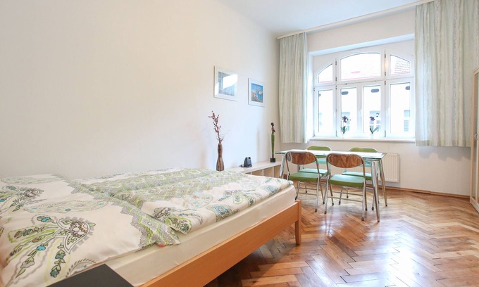 Ottakring Appartement | Appartement coloré et lumineux pour 4 personnes dans un endroit calme