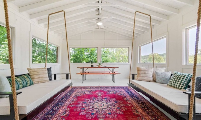 Lobelville Cabine | Colorful & Cozy River Retreat with a View