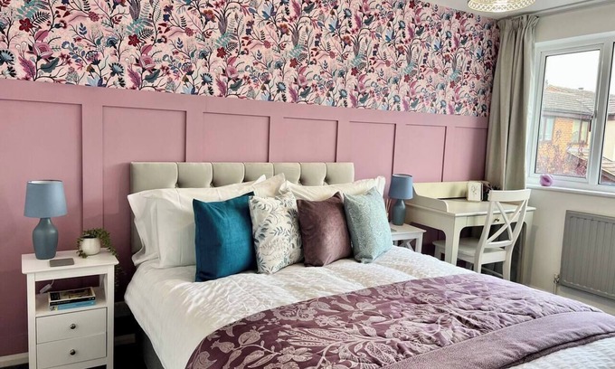 Saffron Walden Maison | Colourful home in Saffron Walden | Walk to town