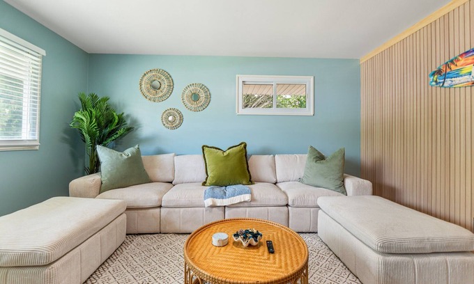 Columbus Maison | Columbus Surfside Escape + Gym l Hot Tub l Bocce