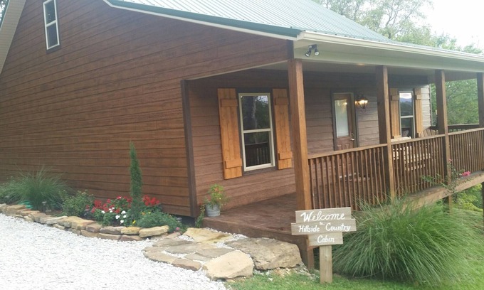Harrison Cabine | Venez profiter de ce chalet de campagne Hillside nouvellement construit situé près de la rivière Buffalo