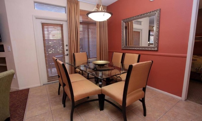 Spring Valley Station Balnéaire | Come enjoy this tranquil oasis by day or party on the Strip at night.