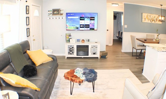 Ocklawaha Maison | Come experience “real Florida” at this pet friendly Silver Springs Hideaway!