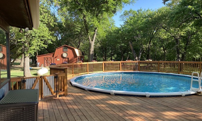 Pecan Acres Cabine | Come explore our Rustic cabin, & trails!