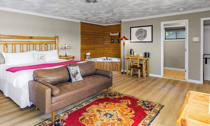 Eagle Bay Copropriété | Come stay at Great Pines for amazing views!