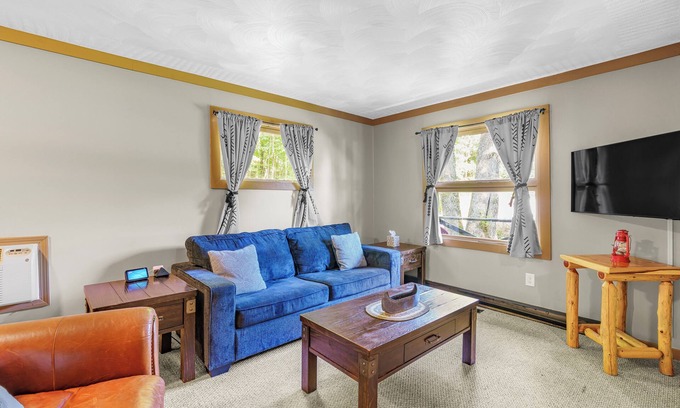 Eagle Bay Copropriété | Come stay at Great Pines for amazing views!