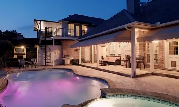 Fort Worth Maison | Come take a Splash