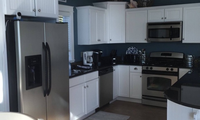 White Pigeon Maison | Come to the lake!! This lake front cottage is perfect for family & friends!