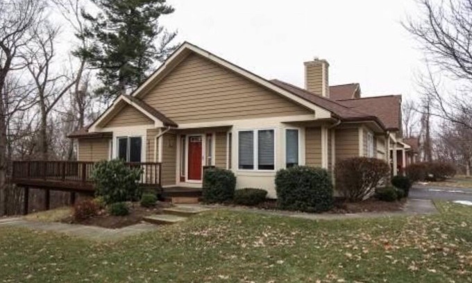 Webster Crossing Copropriété | Come to Webster, NY for the ECLIPSE! Cozy 2-bedroom condo in welcoming Webster