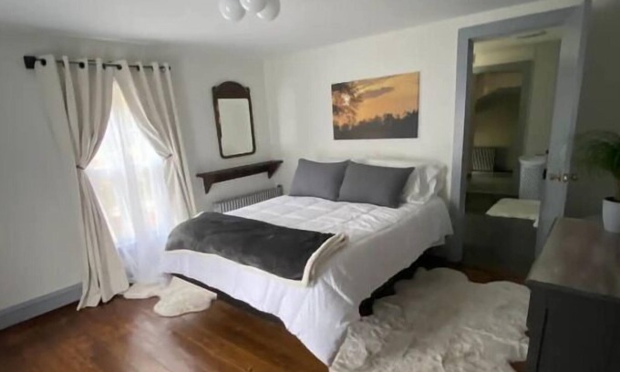 Hillsgrove Cabine | Comfort and Convenience! Parking, Pets Allowed, Close to Worlds End State Park
