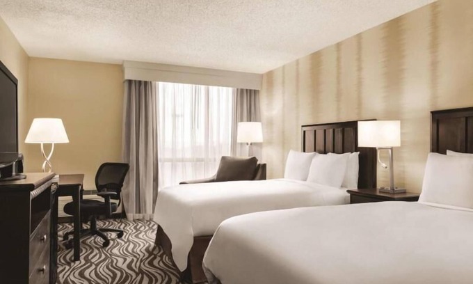Fort Worth Hôtel | Comfort and Convenience! On-Site Restaurant, Free Parking, Indoor Pool