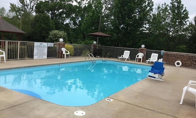 Cabot Maison | Comfort and Convenience! 2 Pet-friendly Units, Free Breakfast & Parking, Pool