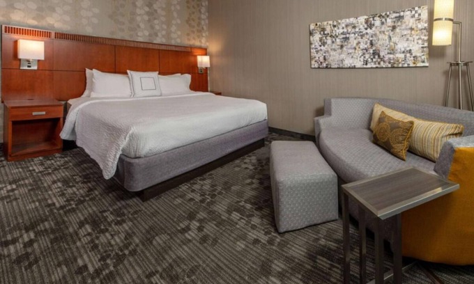 Newark Hôtel | Comfort and Convenience! Free Onsite Parking, Pets Allowed, Free Pool