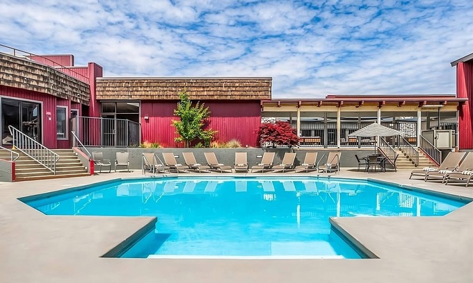 Tri-Cities Hôtel | Comfort and Relaxation! Contemporary Unit Close to Columbia Center Mall, w/ Pool