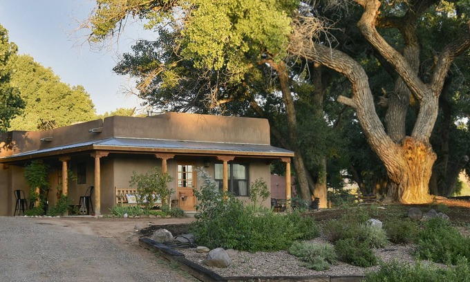 Abiquiu Maison | Confort et sérénité au cœur du pays de Georgia O'Keeffe.