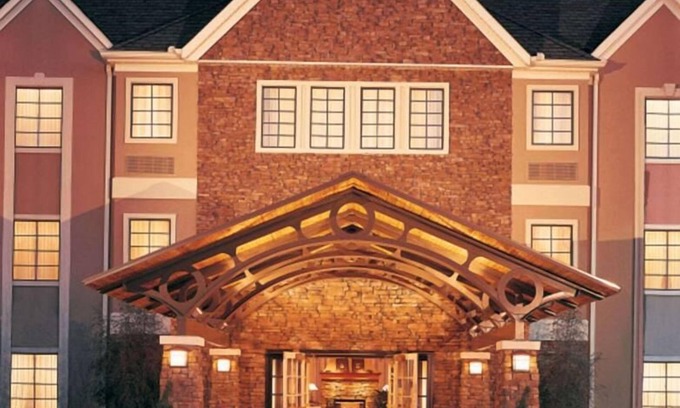 Las Colinas Station Balnéaire | Comfort & Convenience! w/ Fully-equipped Kitchen, Parking & Pool Onsite!