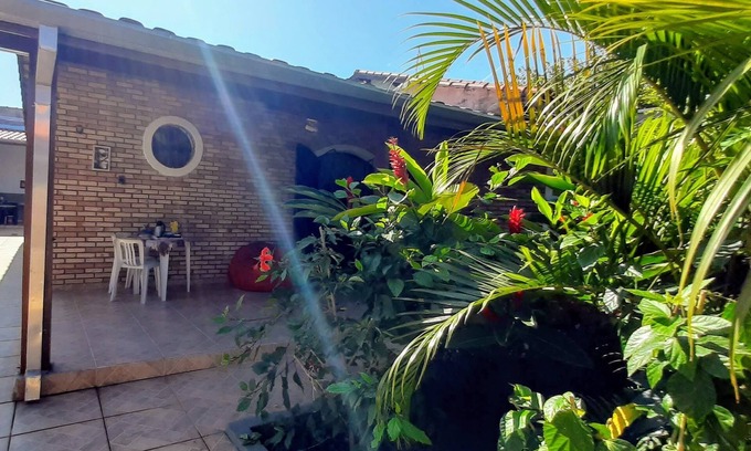 Porto Novo Maison | Confort et espace à 3 pâtés de maisons de la plage: Loisirs pour la famille, les amis et votre animal de compagnie !!