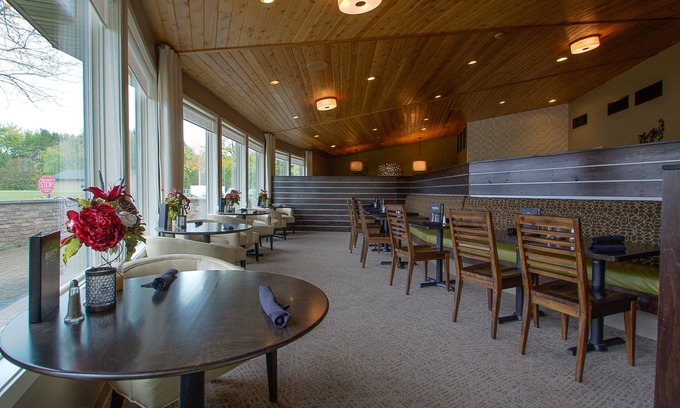 King Hôtel | Comfort Suites at Par 4 Resort