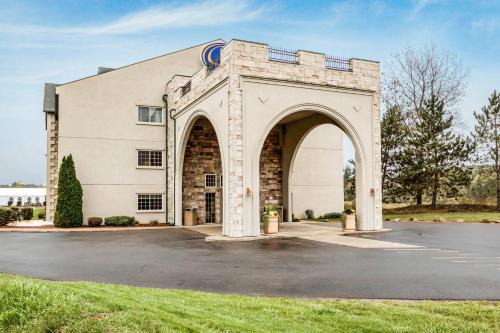 King Hôtel | Comfort Suites at Par 4 Resort