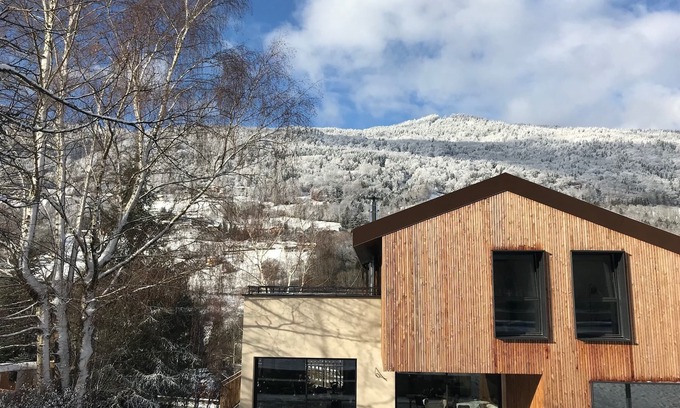 Allevard Maison | Confort, Tranquilité et Style avec piscine et jacuzzi
